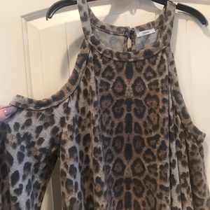 SUPER SOFT Cheetah cold shoulder